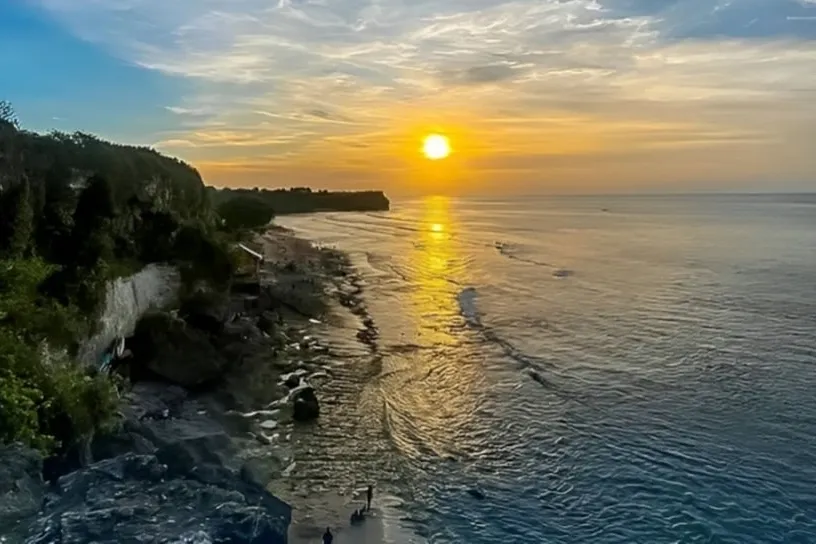 Balangan tempat di mana senja dan laut menyatu