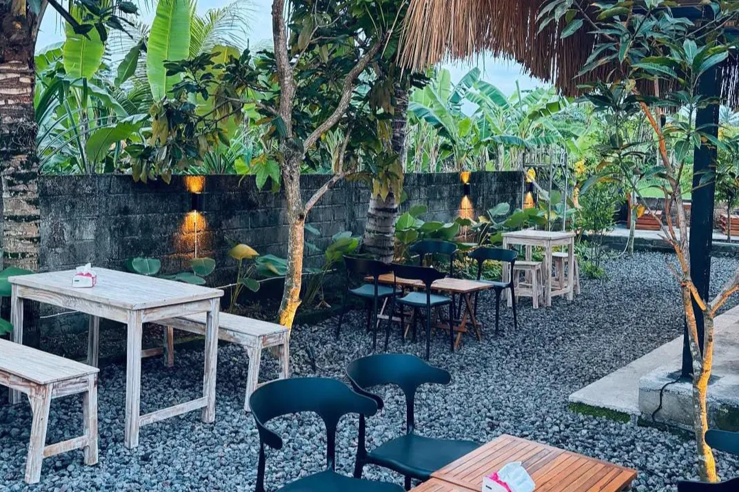 Nyuh coffee shop