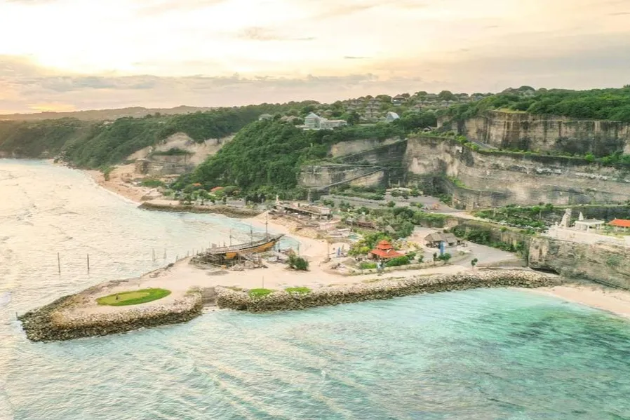 Pantai melasti beach