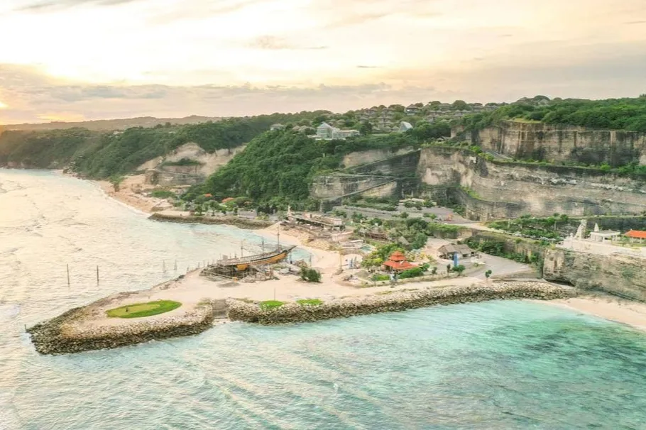 Pantai Melasti beach