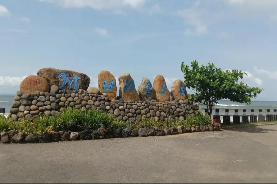 pantai munggu beach