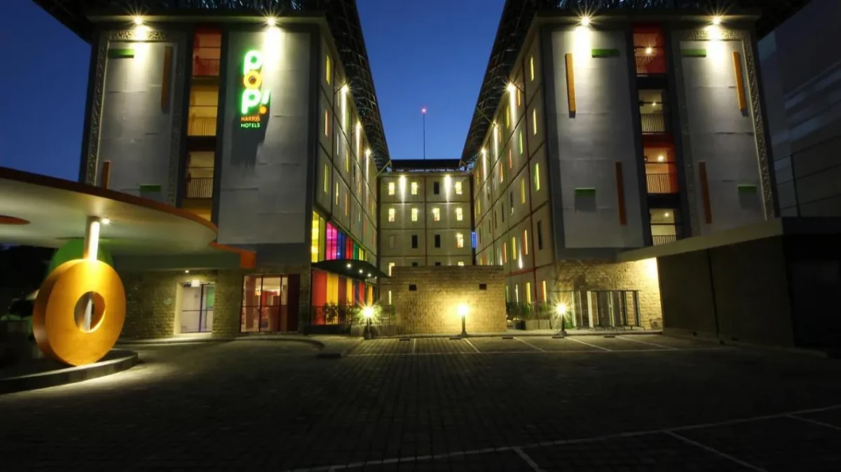 area parkir hotel yang luas