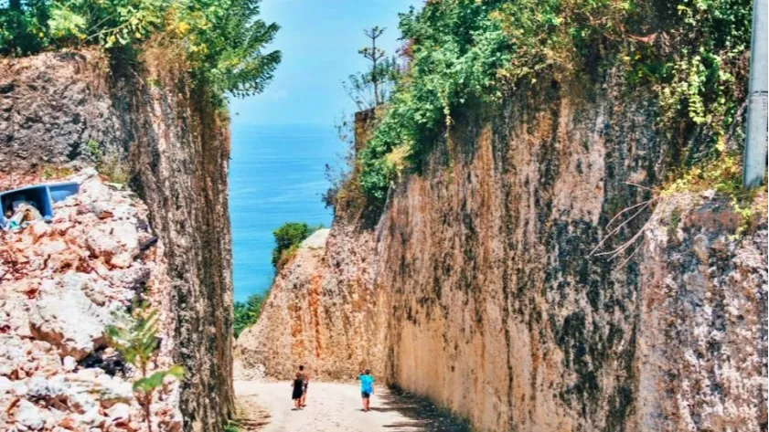 Tebing nyang nyang beach