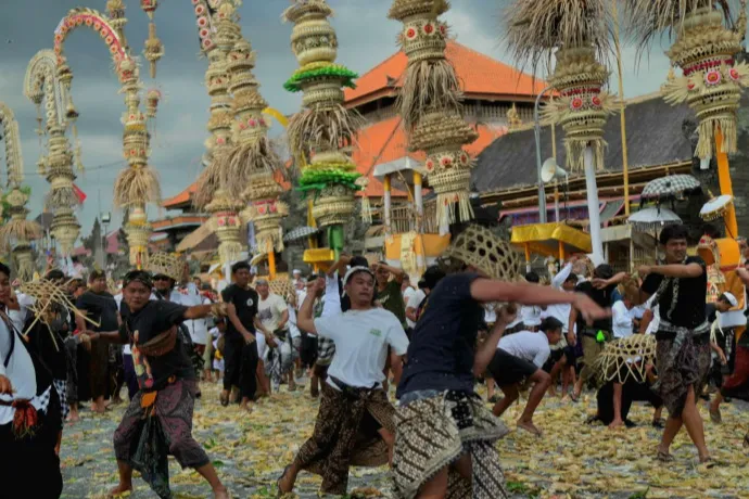 Tradisi Siat Tipat
